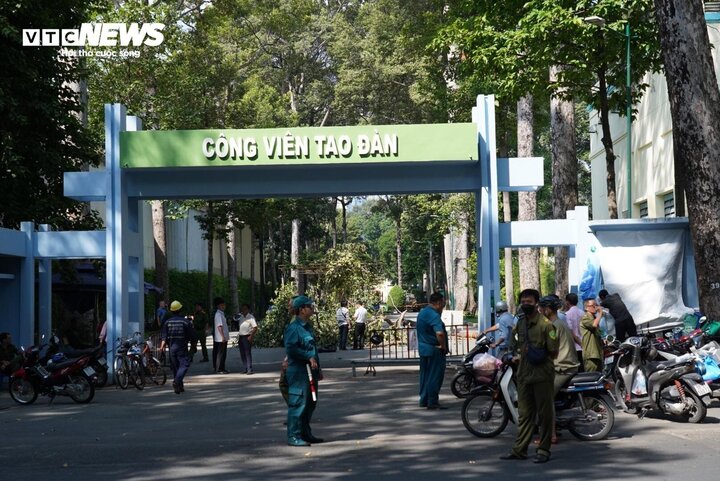 Vụ việc cành cây rơi khiến 5 người thương vong khiến nhiều người bàng hoàng. (Ảnh: Lương Ý)