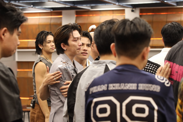 Dàn anh tài bật khóc trước chia sẻ của Thành Trung, Kiên Ứng và Huy R.