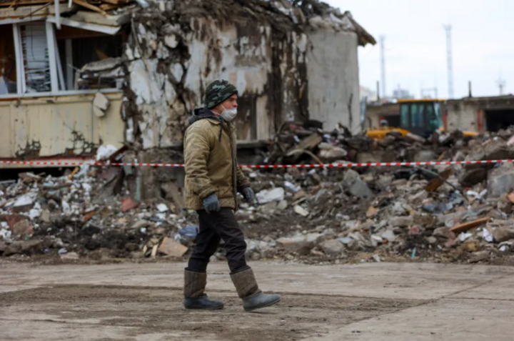 Một tòa nhà chịu thiệt hại ở Belgorod. (Ảnh: Reuters)