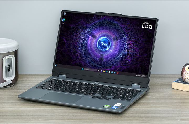 Người dùng Lenovo LOQ Gaming 15IAX9 i5 (83GS000JVN) có thể nâng cấp RAM lên 32GB và ổ cứng lên 1TB để đáp ứng tốt nhất nhu cầu sử dụng.