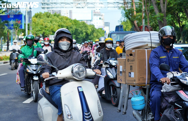 Thời tiết TP.HCM hôm nay 12/8, nhiều mây, nắng nóng từ sáng đến chiều.