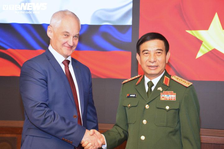 Bộ trưởng Phan Văn Giang và Bộ trưởng Andrey Removich Belousov tại hội đàm.