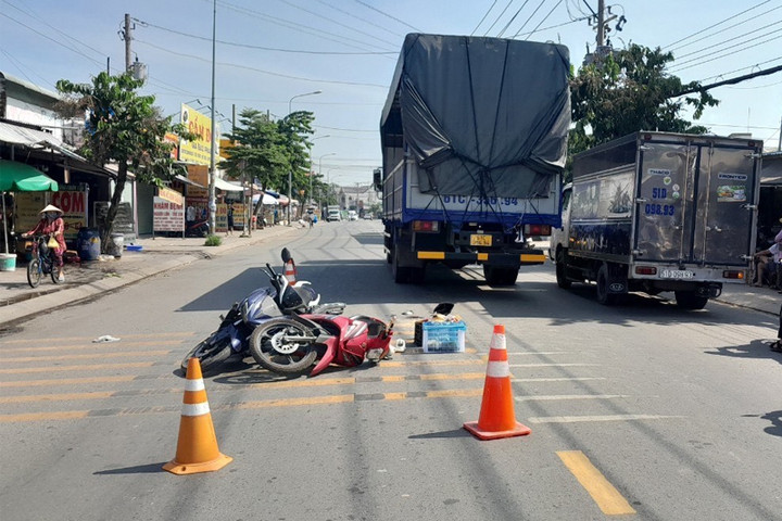 Chạy xe máy không chú ý quan sát gây tai nạn bị phạt bao nhiêu tiền? - 1