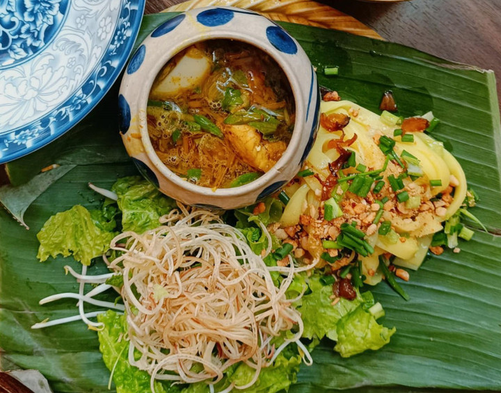 Món ăn phá cách với các nguyên liệu mới là ếch. (Ảnh: Mỳ Quảng ếch bếp Trang)