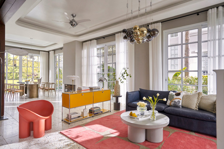 Màu sắc tươi sáng của thiết kế bên trong.