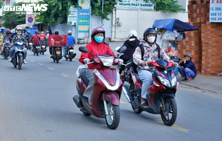 Thời tiết TP.HCM hôm nay 15/8, từ sáng đến trưa trời nắng nóng, nhiệt độ cao nhất 35 độ C.