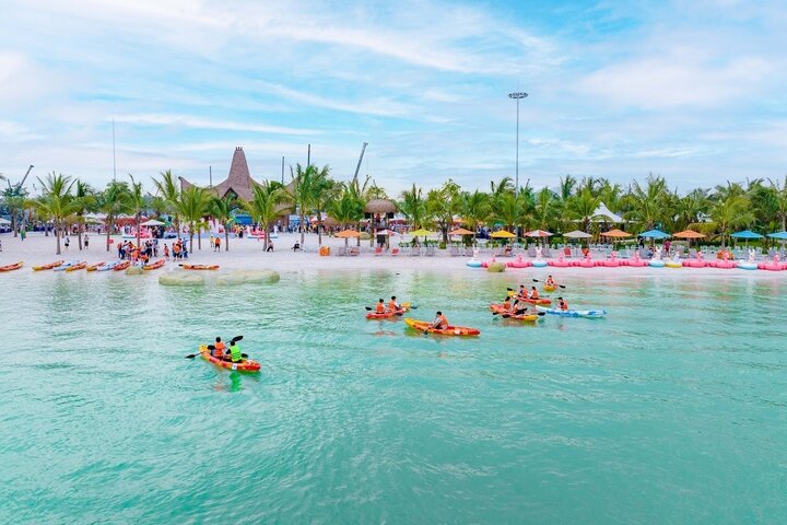 Vịnh biển Bốn mùa Paradise Bay góp phần kiến tạo nên “thành phố của những kỳ quan biển”.