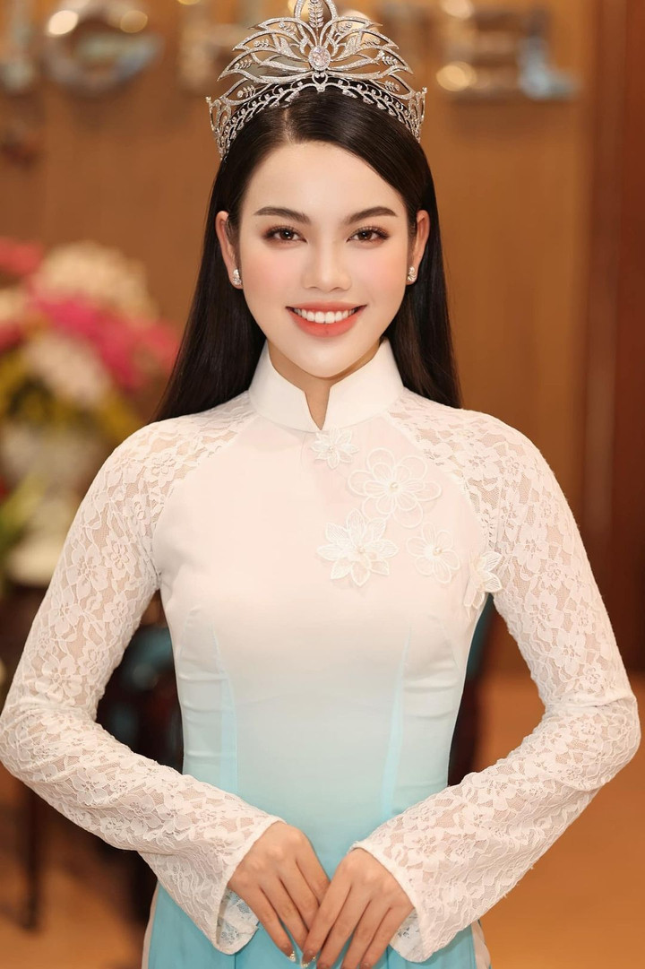 Nguyễn Phương Anh sở hữu nhan sắc nổi bật.