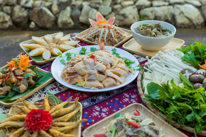 Đến Bản Mây trải nghiệm văn hóa Tây Bắc như trong phim 'Đi giữa trời rực rỡ' - 5