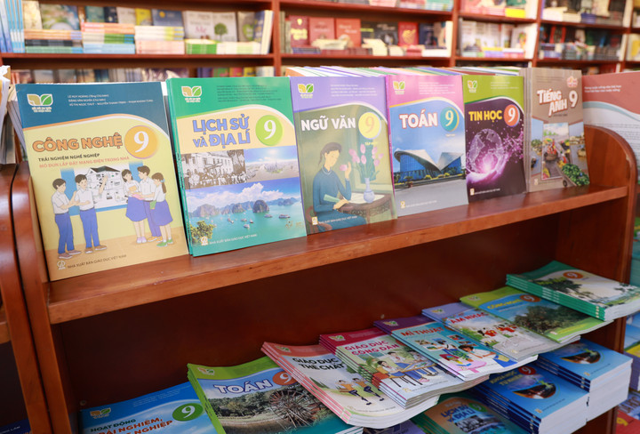 Nhà xuất bản Giáo dục Việt Nam tập huấn giáo viên sử dụng SGK mới - 2