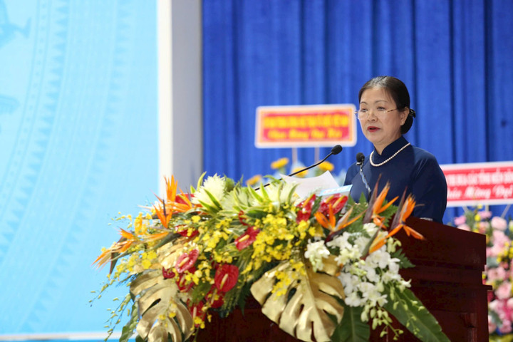 Bà Trương Thị Ngọc Ánh, Phó Chủ tịch Ủy ban Trung ương MTTQ Việt Nam phát biểu tại đại hội. (Ảnh: Quốc Định)