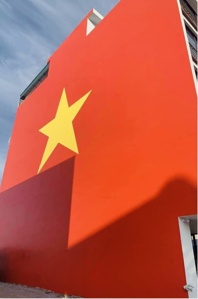 Hình ảnh cờ Tổ quốc vẽ trên tường nhà ở Quảng Ninh là từ năm 2020.