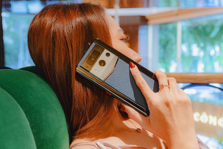 Metavertu 2 là chiếc điện thoại đang được ưa chuộng tại thị trường Việt Nam.