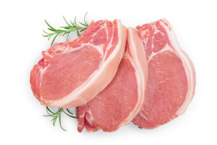 Thịt lợn tươi thường có màu hồng nhạt hoặc hồng tươi (Ảnh: Istock)