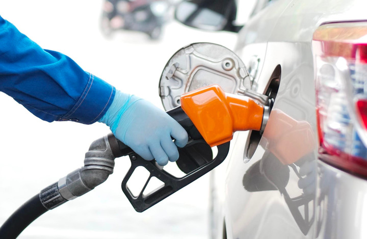 Giá dầu thế giới sáng nay giảm mạnh. (Ảnh minh họa)