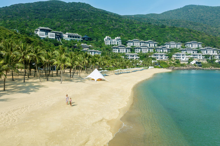 Trải nghiệm nghỉ dưỡng sang trọng bên bán đảo Sơn Trà tại InterContinental Danang Sun Peninsula Resort.