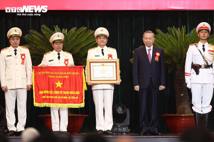 Tổng Bí thư, Chủ tịch nước Tô Lâm và Ban Giám đốc Công an TP.HCM.