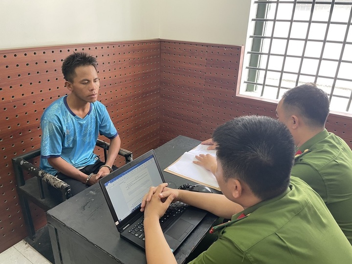 Sau 9 năm trốn truy nã, Xồng Bá Ờ bị bắt giữ khi đang lẩn trốn ở Lào. (Ảnh: Công an Nghệ An)