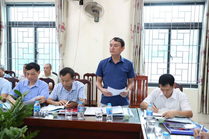 Ông Nguyễn Văn Hải, Chủ tịch UBND xã Liên Phương, báo cáo kết quả đạt được trong quá trình xây dựng NTM nâng cao.