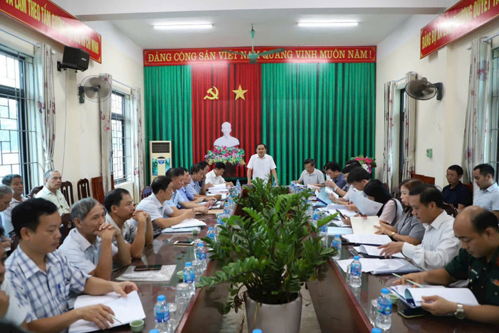 Ông Bùi Công Thản, Phó Chủ tịch UBND huyện Thường Tín, phát biểu chỉ đạo, kiểm tra xây dựng NTM nâng cao tại xã Liên Phương.