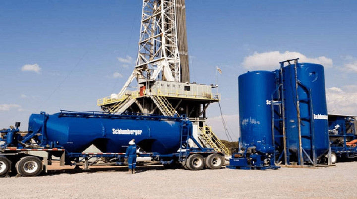 Do lo ngại nhu cầu thiêu thụ giảm, giá dầu thế giới tuần qua giảm mạnh. (Ảnh minh hoạ).