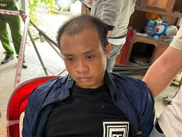 Đối tượng Trần Ngọc Oanh bị khống chế bắt giữ. (Ảnh: T.V)