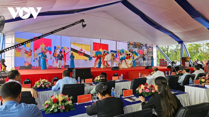 Thủ tướng Phạm Minh Chính phát động Đợt thi đua cao điểm "500 ngày đêm thi đua hoàn thành 3.000km đường bộ cao tốc"