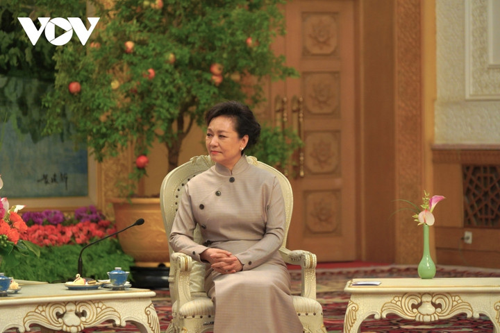 Bà Bành Lệ Viên nhắc lại kỷ niệm và ấn tượng tốt đẹp trong các chuyến thăm trước tới Việt Nam; giới thiệu một số nét nghệ thuật, văn hoá tiêu biểu của Trung Quốc.