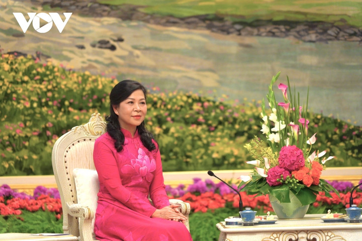 Phu nhân Ngô Phương Ly chia sẻ cảm nhận của mình về nền văn hoá đặc sắc Trung Quốc.