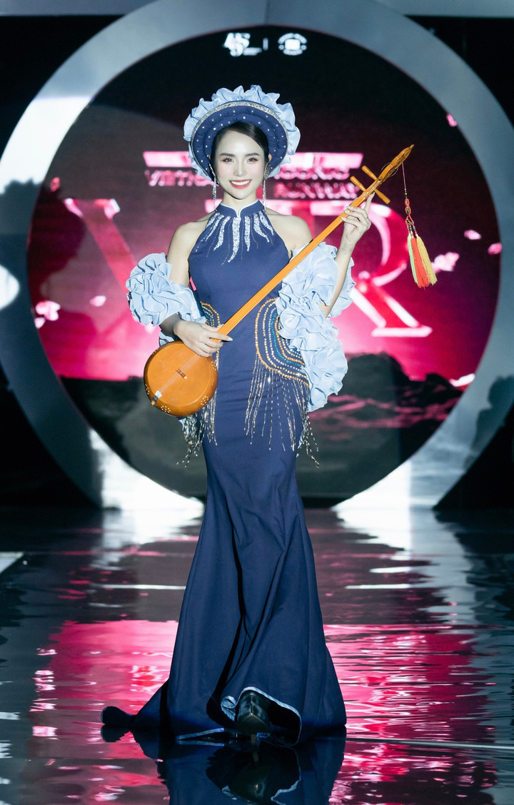 Trà My chia sẻ: “Show diễn này có ý nghĩa đặc biệt khi được tổ chức tại chính quê ngoại của Trà My. Dù là lần đầu tiên đến với Cao Bằng, My đã thấy cảm giác thân thương, quen thuộc với những cảnh đẹp và con người nơi đây. Mình tự hào và hạnh phúc khi trở thành một phần của show diễn và chắc chắn sẽ quay trở lại đây thêm nhiều lần nữa trong những ngày không xa”.