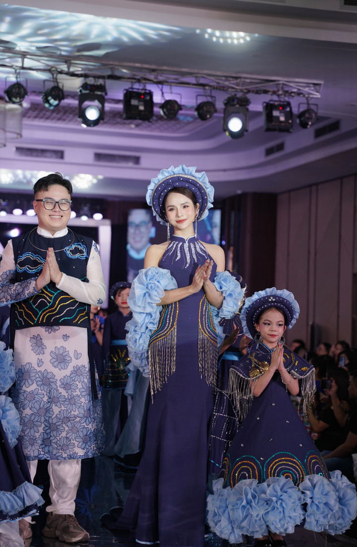 Đặc biệt tại show diễn, Trà My còn thể hiện ca khúc “Mời anh lên Cao Bằng quê em” và nhận được sự hưởng ứng, cổ vũ nhiệt tình từ khán giả.