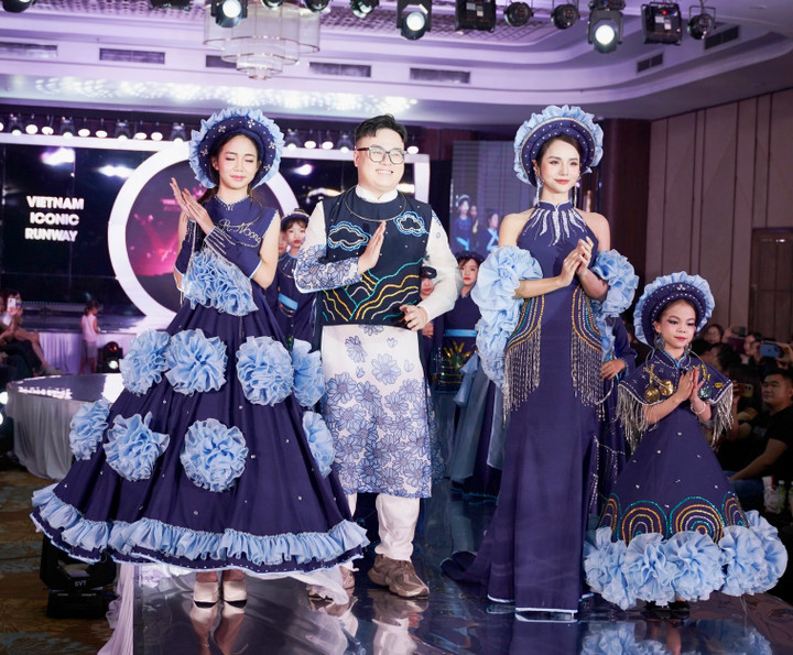 Ngoài ra, đây là lần đầu tiên Trà My được hợp tác với NTK Phạm Gia Hưng. Người đẹp không chỉ yêu thích những thiết kế đầy sáng tạo hiện đại trên nền trang phục dân tộc mà còn ấn tượng với tính cách dễ gần, đầy năng lượng và sự nhiệt huyết của NTK Phạm Gia Hưng.