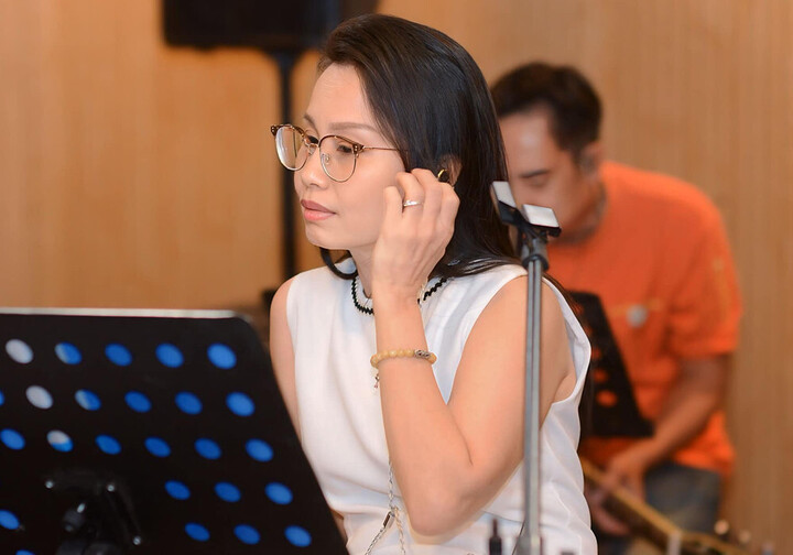 Ca sĩ Cẩm Ly.