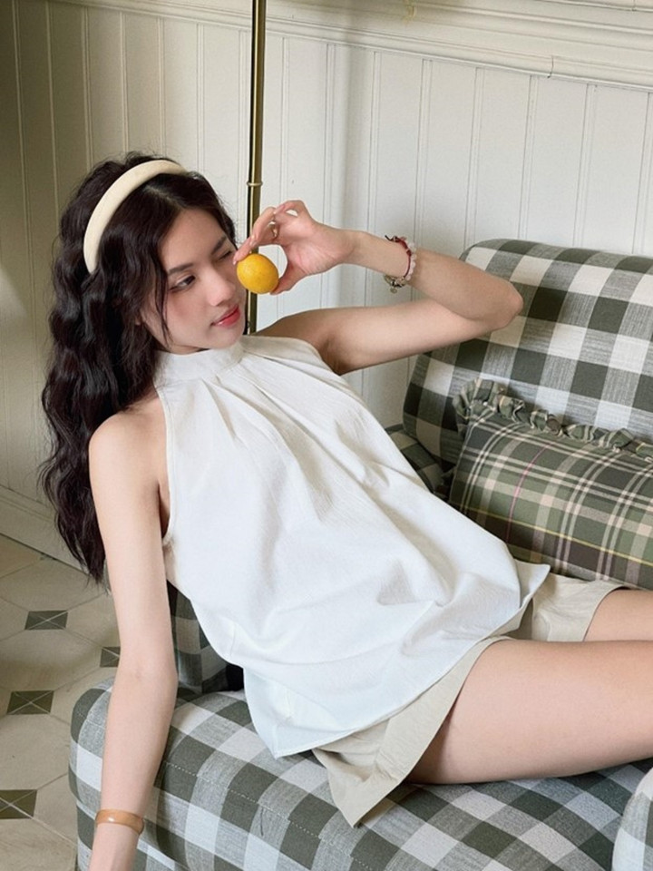 Miho cung cấp nhiều mẫu sơ mi, đầm váy cho giới trẻ hợp thời.