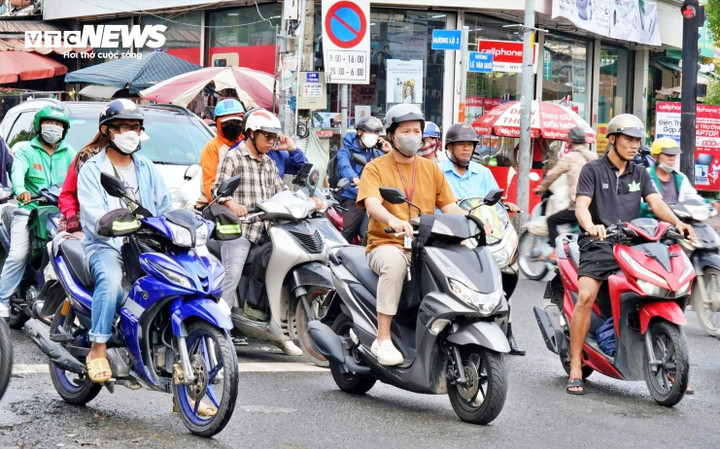 Thời tiết TP.HCM hôm nay 20/8, nhiều mây, trời nắng nóng từ sáng sớm đến chiều.