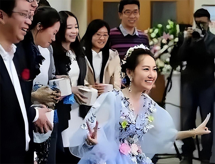 Nhan sắc xinh đẹp của Vương Duyệt trong đám tang. (Ảnh: Toutitao)