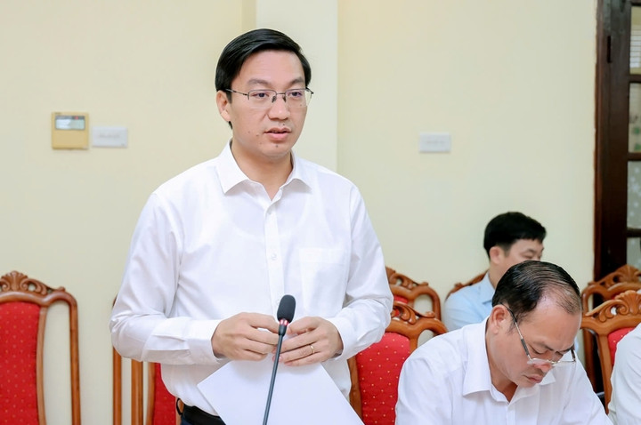 Giám đốc Sở Kế hoạch và Đầu tư Nguyễn Xuân Quang thông tin về kết quả triển khai các nhiệm vụ của ngành.