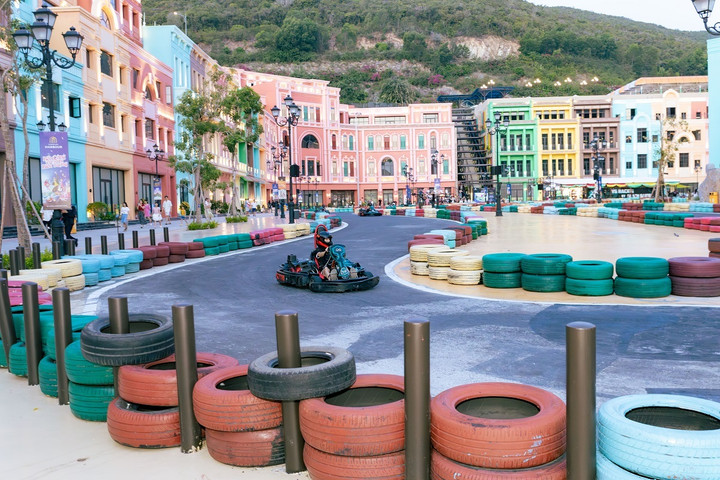 Vinpearl Harbour hấp dẫn du khách quốc tế bởi nhiều trải nghiệm mới lạ.