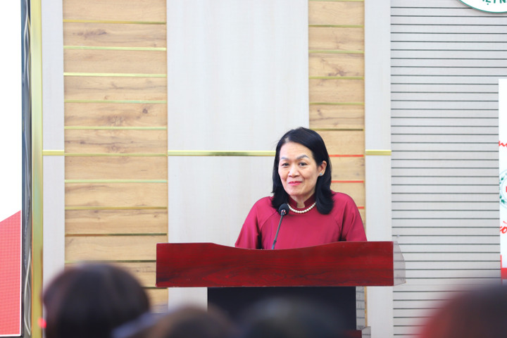 Bà Bùi Thị Hoà, Chủ tịch Hội Chữ thập đỏ Việt Nam.