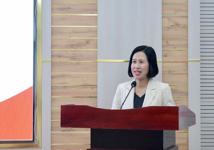 Bà Phó Cẩm Hoa, Trưởng Ban đối ngoại VOV5 phát biểu tại buổi lễ.