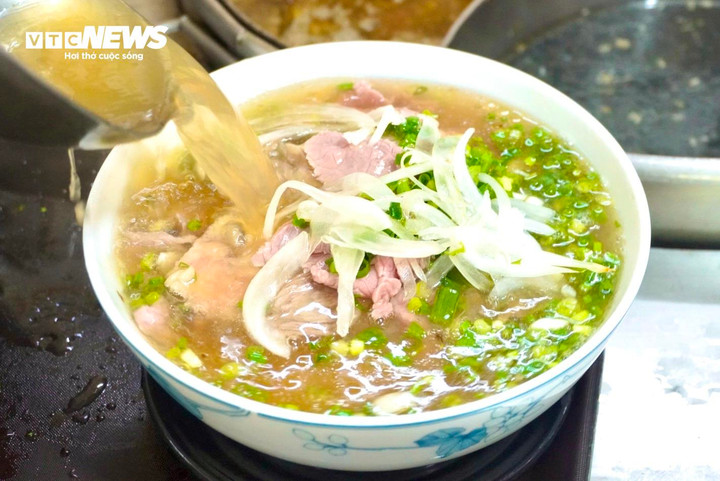 Phở bò Hương Bình.