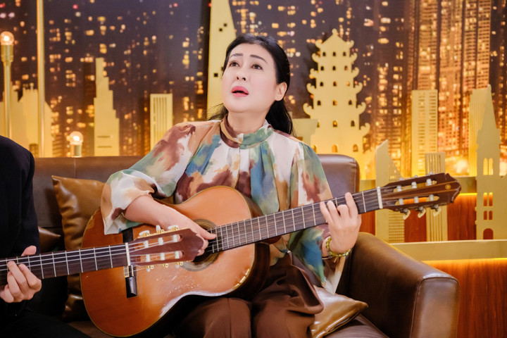 Nghệ sĩ Thanh Thuỷ chua chát vì phải diễn hài kịch vào ngày ba mất.