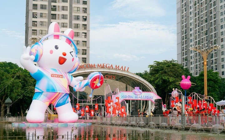 Thỏ Ngọc tùng dinh tại Vincom Mega Mall Times City