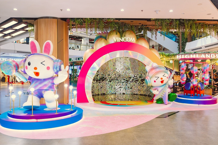 Hệ thống TTTM Vincom đồng loạt “thay áo” cho lễ hội Trung thu.