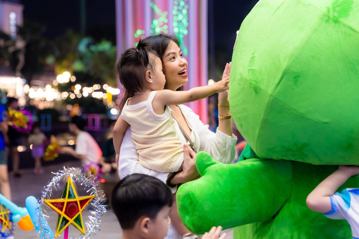 TTTM Vincom tổ chức đa dạng hoạt động gắn kết trung thu từ nay đến 17/9.