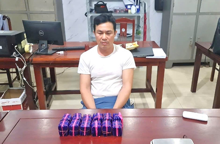 Đối tượng Lương Thanh Hùng và tang vật vụ án.