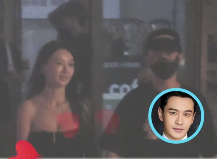 Diệp Kha mặc áo quây khoe vòng 1 gợi cảm, tay trong tay đi cùng Huỳnh Hiểu Minh rời khỏi rạp chiếu phim.