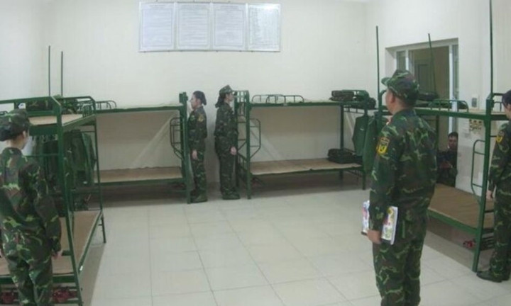 Màn kiểm tra buổi sáng "toát mồ hôi" của các nghệ sĩ nữ.