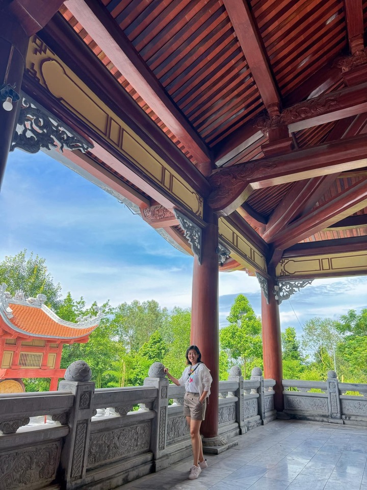 May Yu Naing tranh thủ thăm một số địa điểm tại Thanh Hóa trước khi bước vào lịch trình bận rộn tiếp theo.