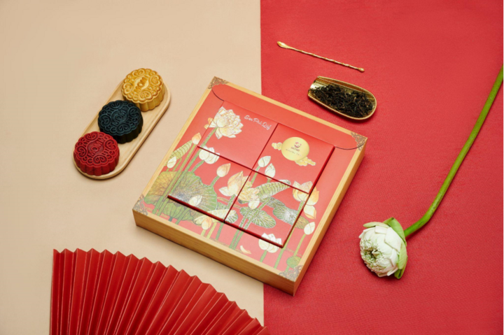 Chất lượng hoàn hảo tới từng chiếc bánh trong hộp quà Sen Phú Quý.